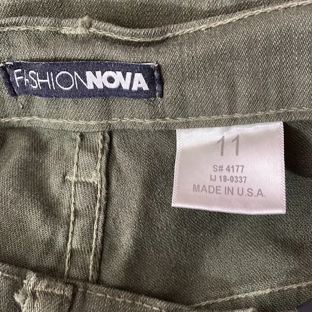 NWT. Fashion Nova Glistening Jeans in Olive Green. 11 - Picture 4 of 11